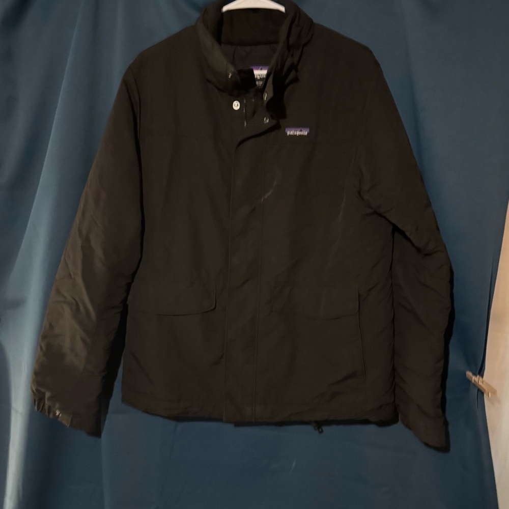 Insulated Patagonia zip up jacket.